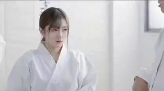 宾馆3P啪啪两个苗条妹子上来一顿舔 轮流上位骑乘自己动搞完再自摸 很是诱惑喜欢不要错过